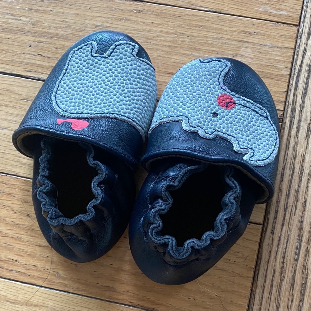 Robeez Wrap Around Soft Soles size 2 (6-12 months) new without tags